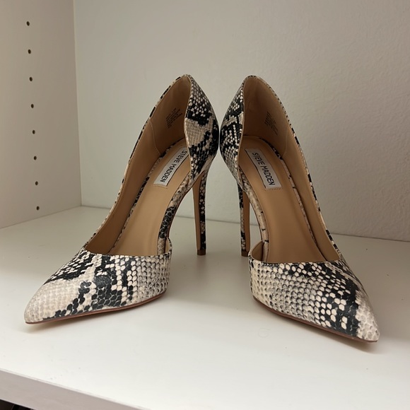 Shoes - Steve Madden Heel